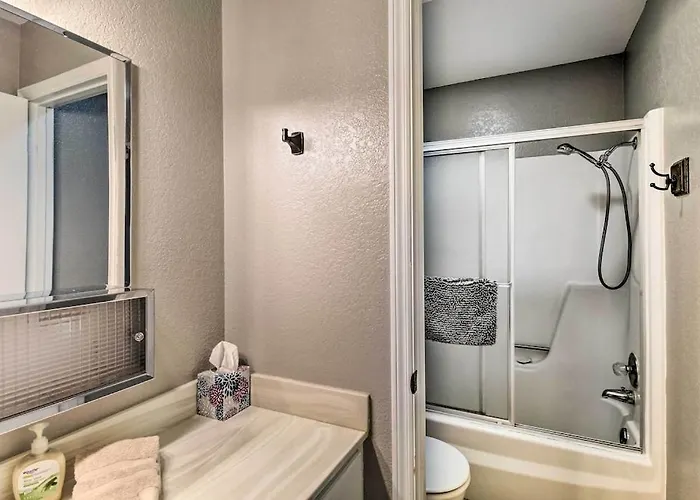 Convenient Pinetop Apt, 1-2 Mi To Golfing! *