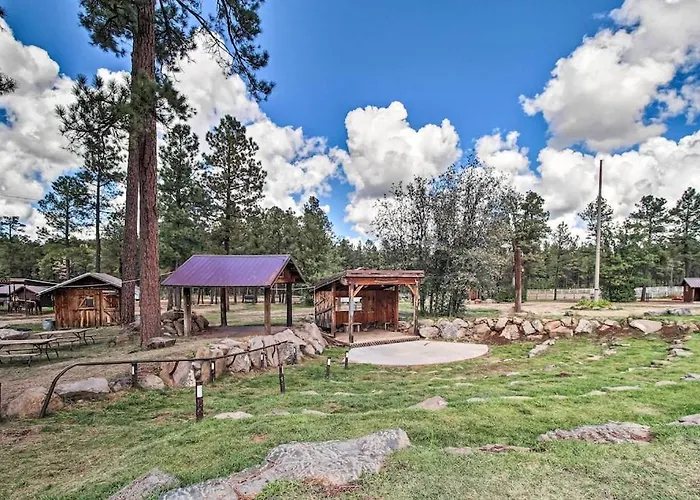 Convenient Pinetop Apt, 1-2 Mi To Golfing!