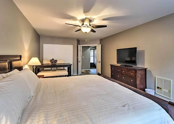Convenient Pinetop Apt, 1-2 Mi To Golfing! *