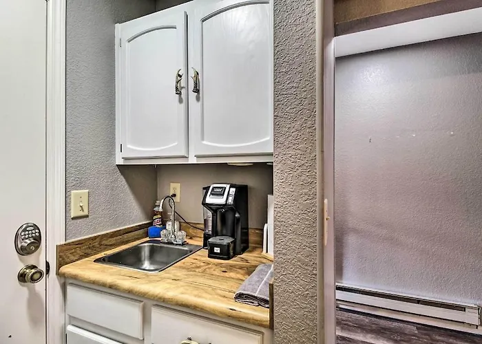 Apartment Convenient Pinetop Apt, 1-2 Mi To Golfing!