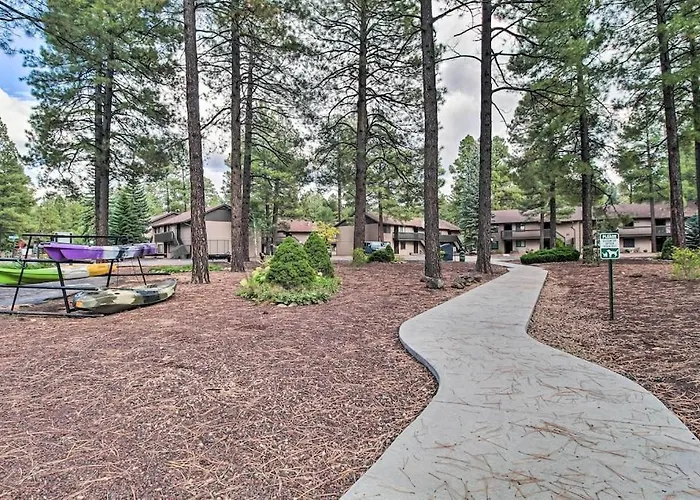 Convenient Pinetop Apt, 1-2 Mi To Golfing!